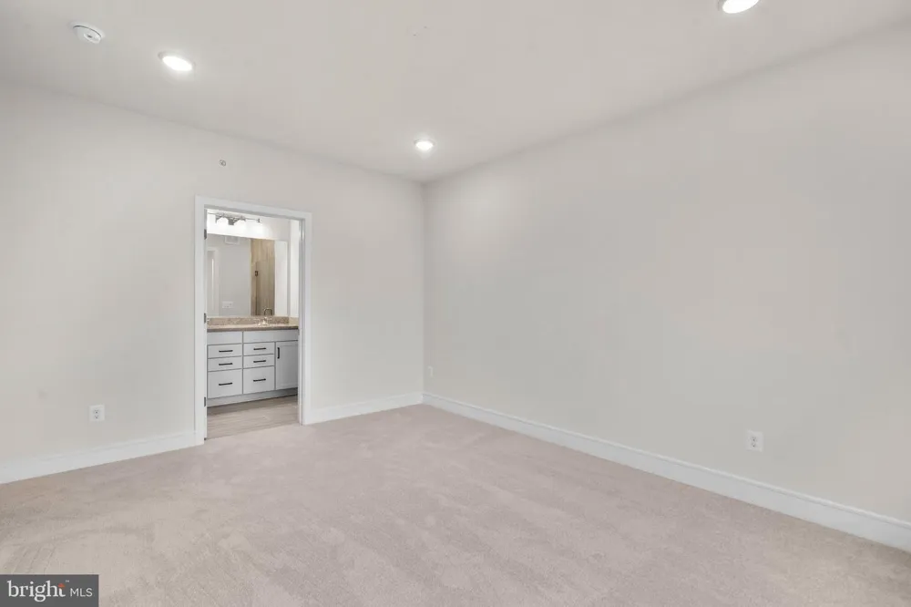 23688 BOLTON CRESCENT TERRACE #304 Ashburn, VA 20148