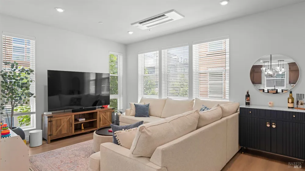 446 Verandah Avenue Novato, CA 94945