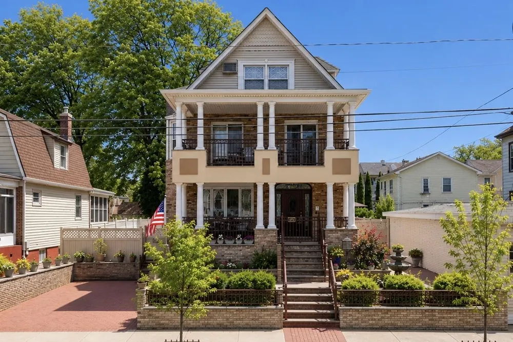 12 EAST 3RD ST Bayonne, NJ 07002
