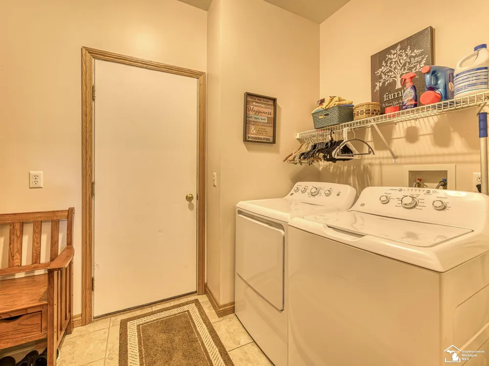 2886 E Country Lane Frenchtown Township, MI 48162