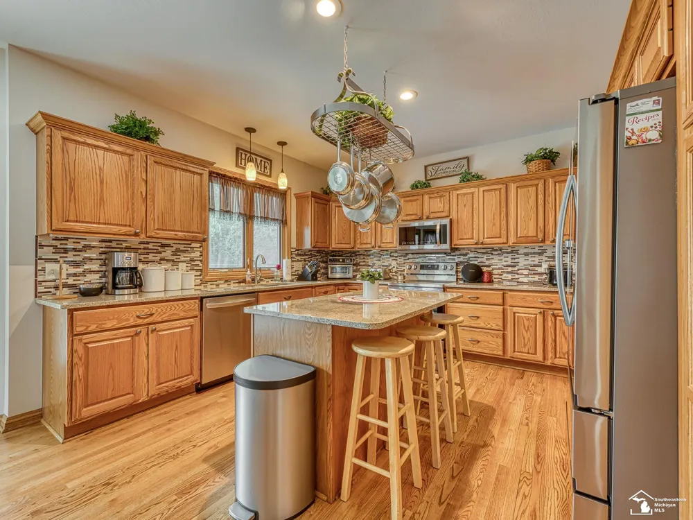 2886 E Country Lane Frenchtown Township, MI 48162