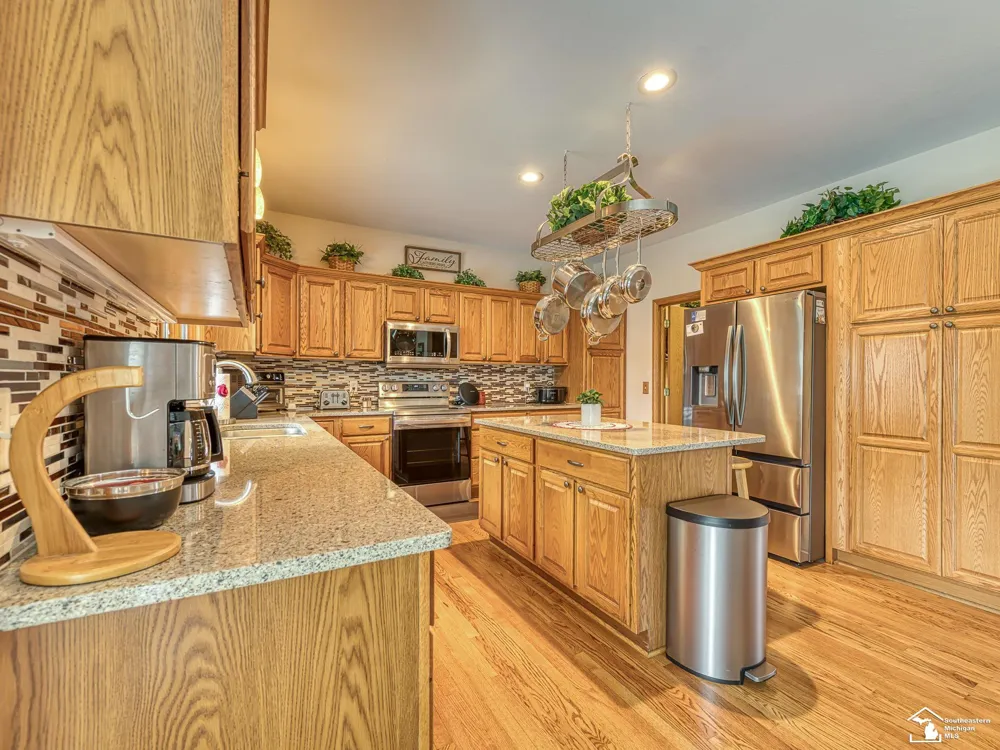2886 E Country Lane Frenchtown Township, MI 48162