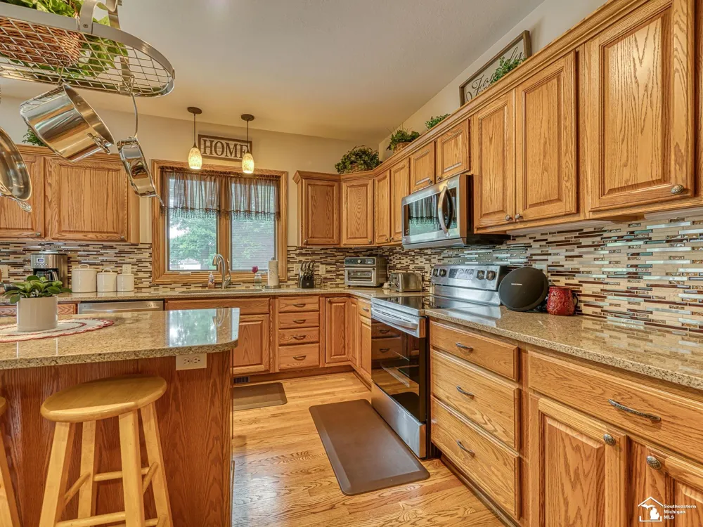 2886 E Country Lane Frenchtown Township, MI 48162