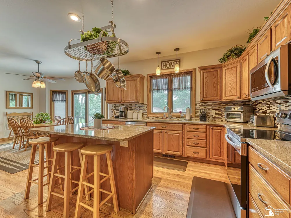 2886 E Country Lane Frenchtown Township, MI 48162