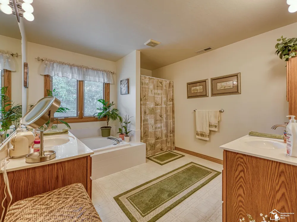 2886 E Country Lane Frenchtown Township, MI 48162