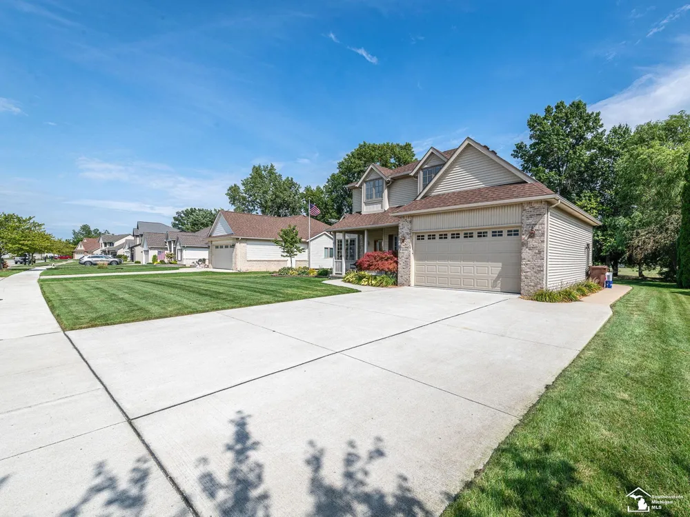 2886 E Country Lane Frenchtown Township, MI 48162