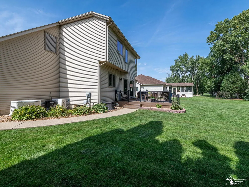 2886 E Country Lane Frenchtown Township, MI 48162