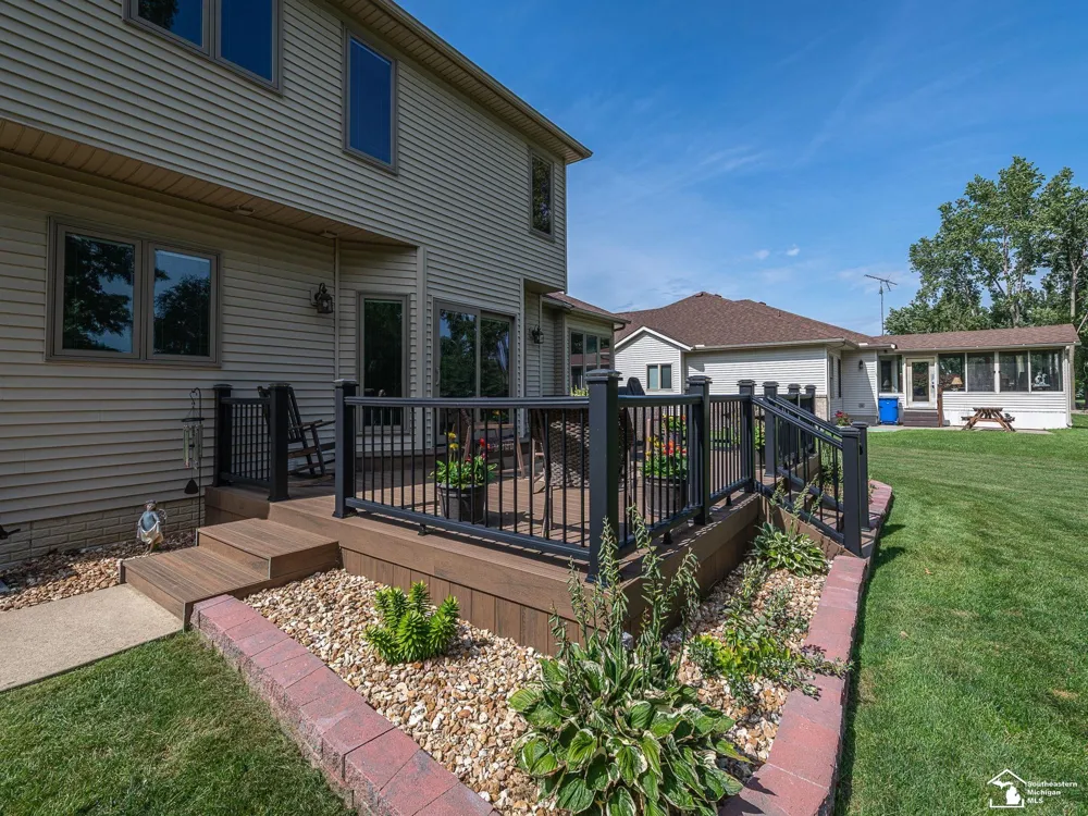 2886 E Country Lane Frenchtown Township, MI 48162