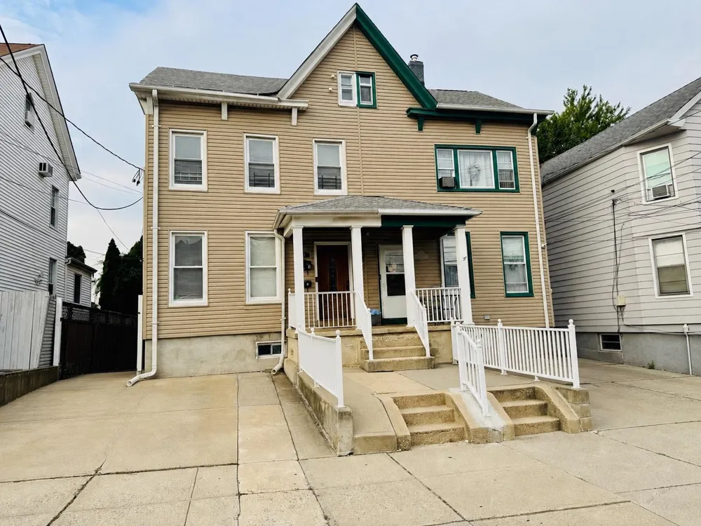 13 WEST 51ST ST Bayonne, NJ 07002