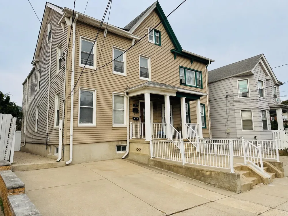 13 WEST 51ST ST Bayonne, NJ 07002