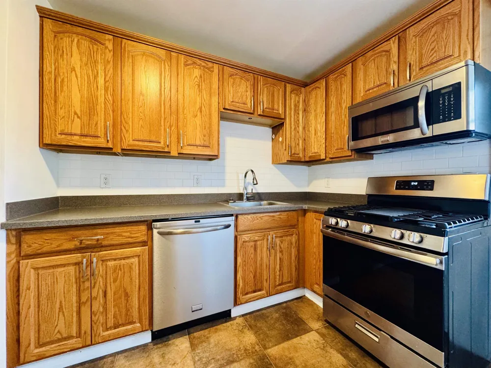 13 WEST 51ST ST Bayonne, NJ 07002