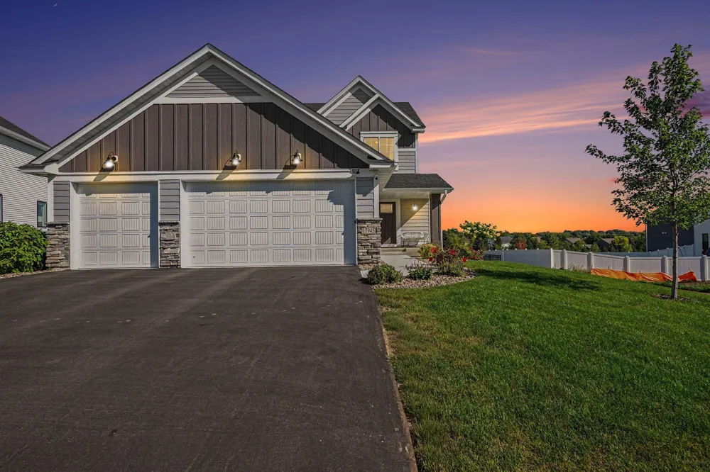 17945 Hidden Creek Trail Lakeville, MN 55044
