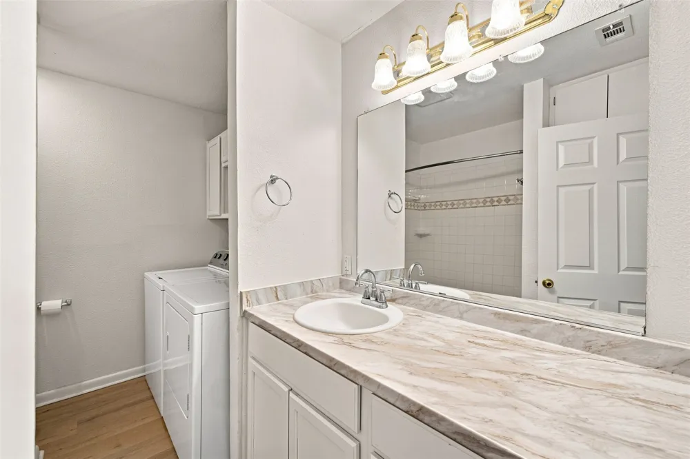 4908 Gladeview Drive Austin, TX 78745