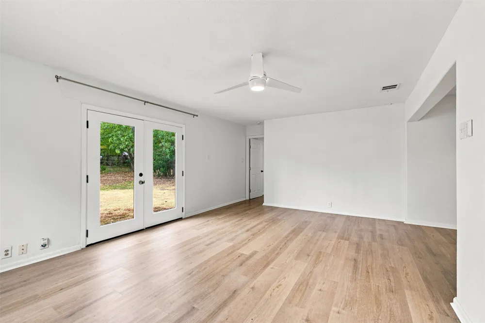 4908 Gladeview Drive Austin, TX 78745