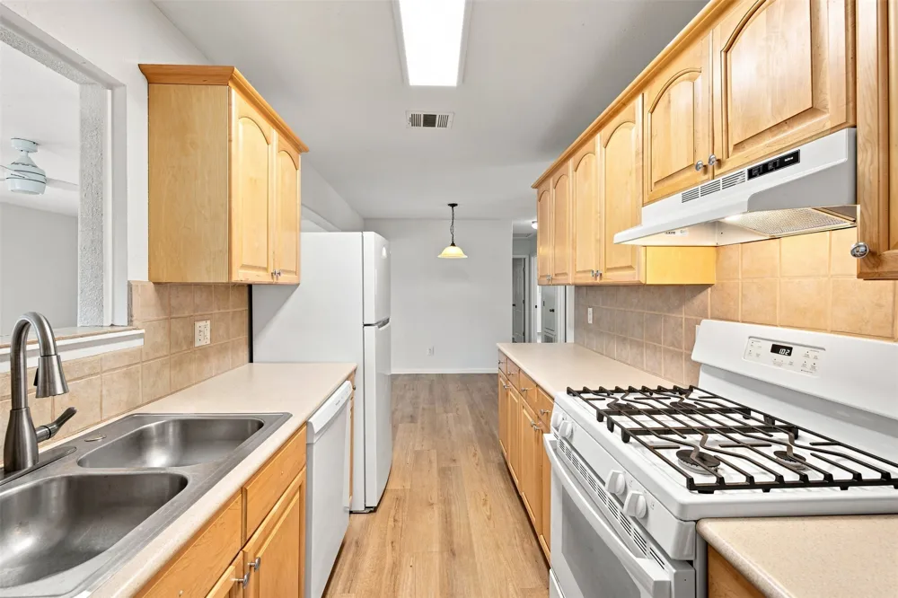 4908 Gladeview Drive Austin, TX 78745