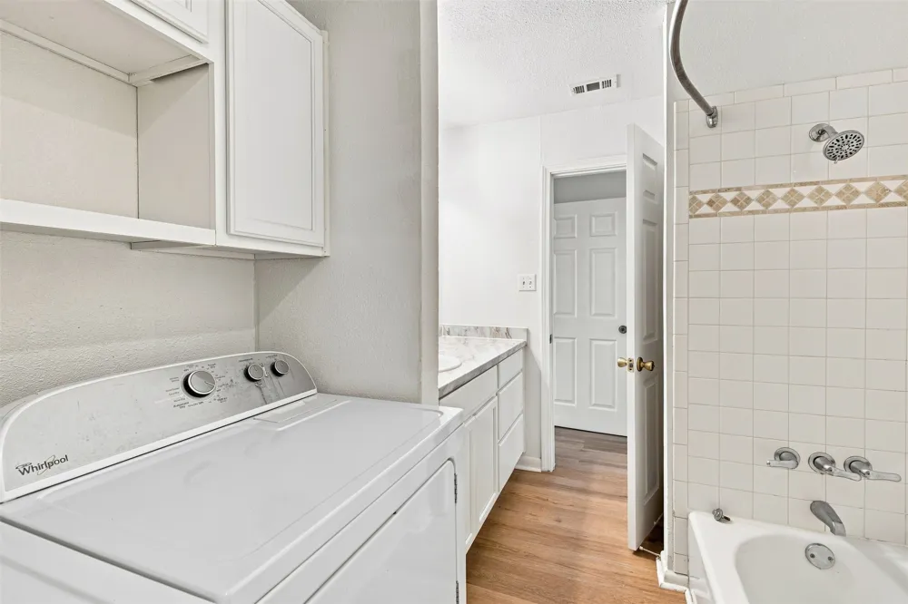 4908 Gladeview Drive Austin, TX 78745