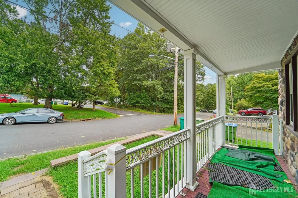 108 Park Way Edison, NJ 08817