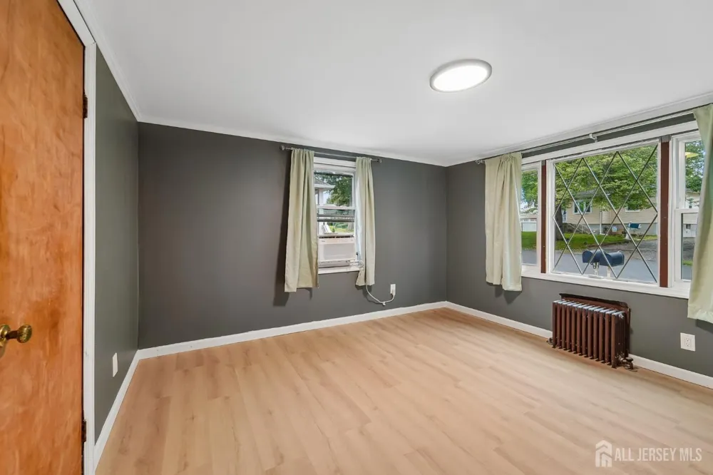 108 Park Way Edison, NJ 08817