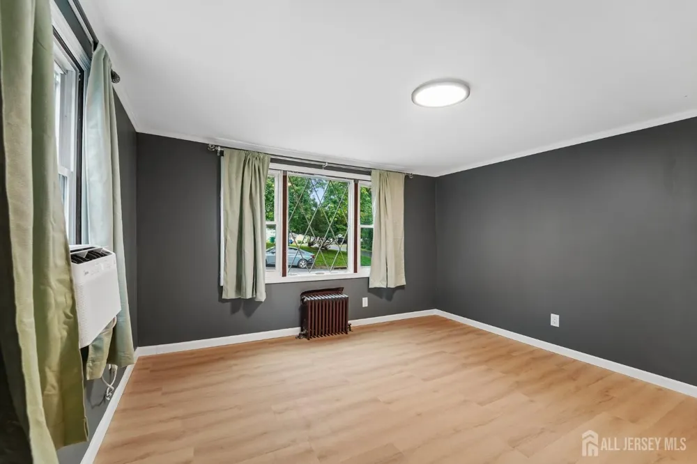 108 Park Way Edison, NJ 08817