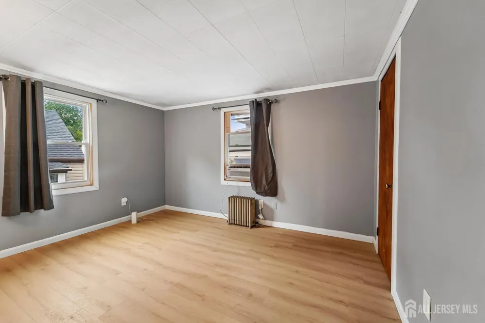 108 Park Way Edison, NJ 08817