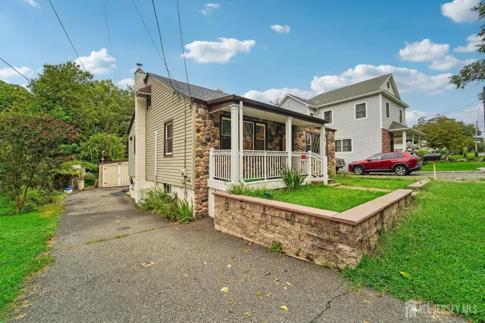 108 Park Way Edison, NJ 08817