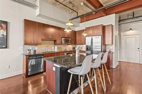 1261 Caroline Street NE #111