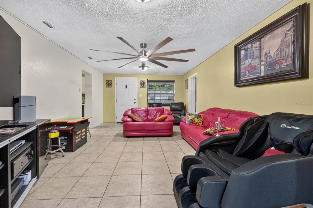 1302 E SLIGH AVENUE Tampa, FL 33604