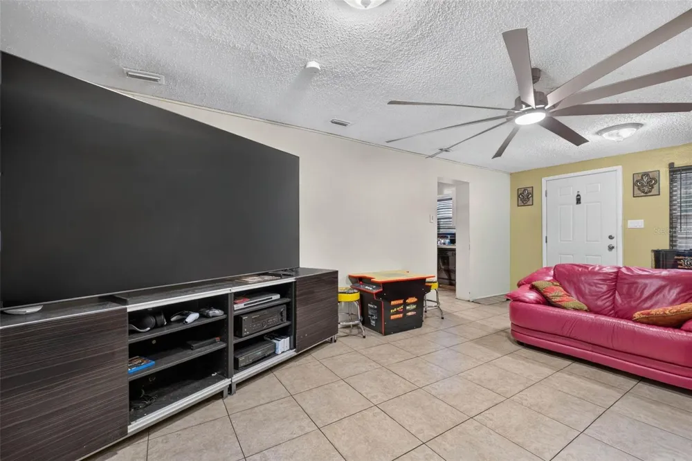 1302 E SLIGH AVENUE Tampa, FL 33604