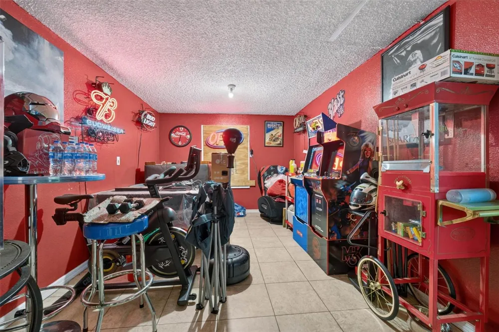 1302 E SLIGH AVENUE Tampa, FL 33604