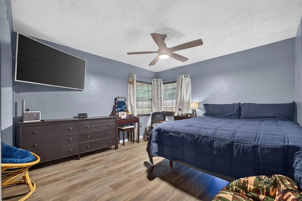 1302 E SLIGH AVENUE Tampa, FL 33604