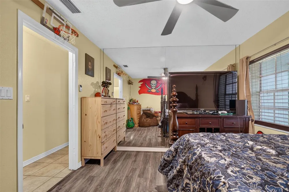 1302 E SLIGH AVENUE Tampa, FL 33604