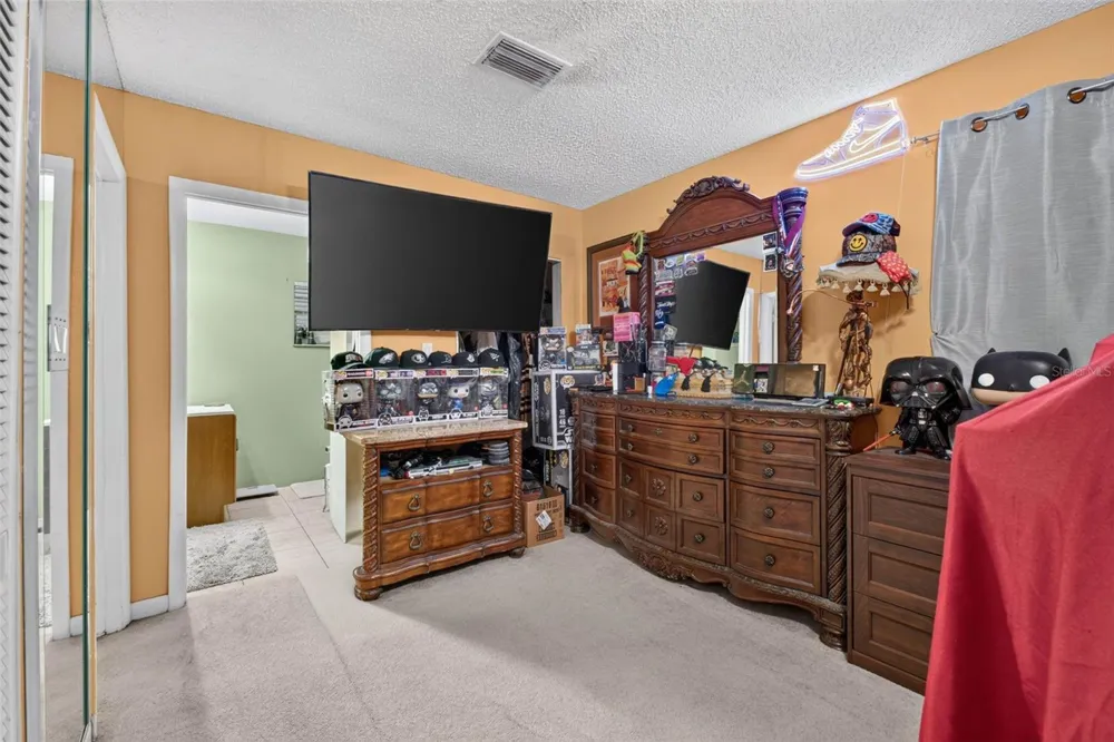 1302 E SLIGH AVENUE Tampa, FL 33604