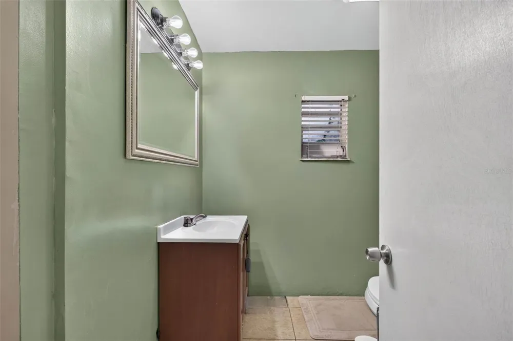 1302 E SLIGH AVENUE Tampa, FL 33604