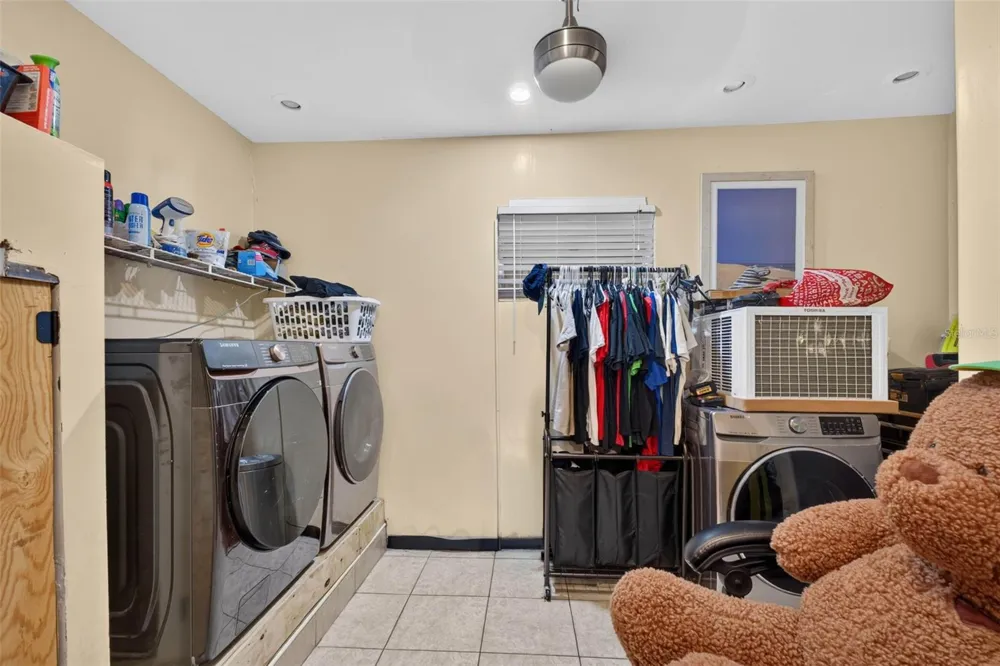 1302 E SLIGH AVENUE Tampa, FL 33604
