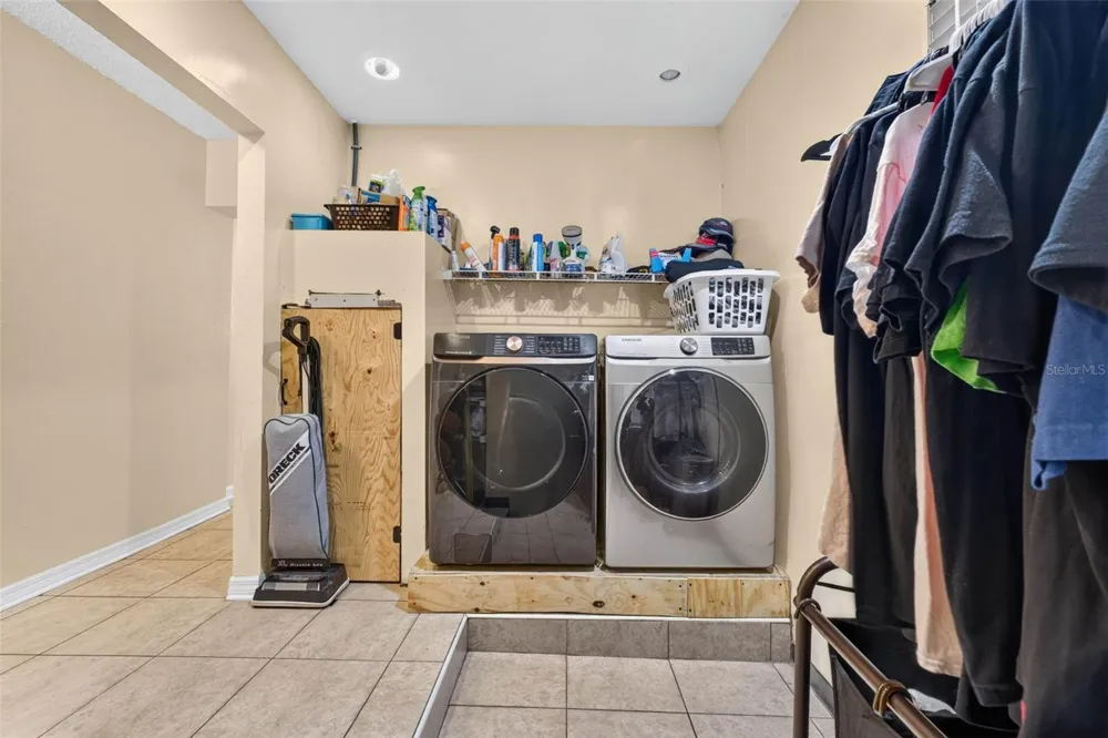 1302 E SLIGH AVENUE Tampa, FL 33604