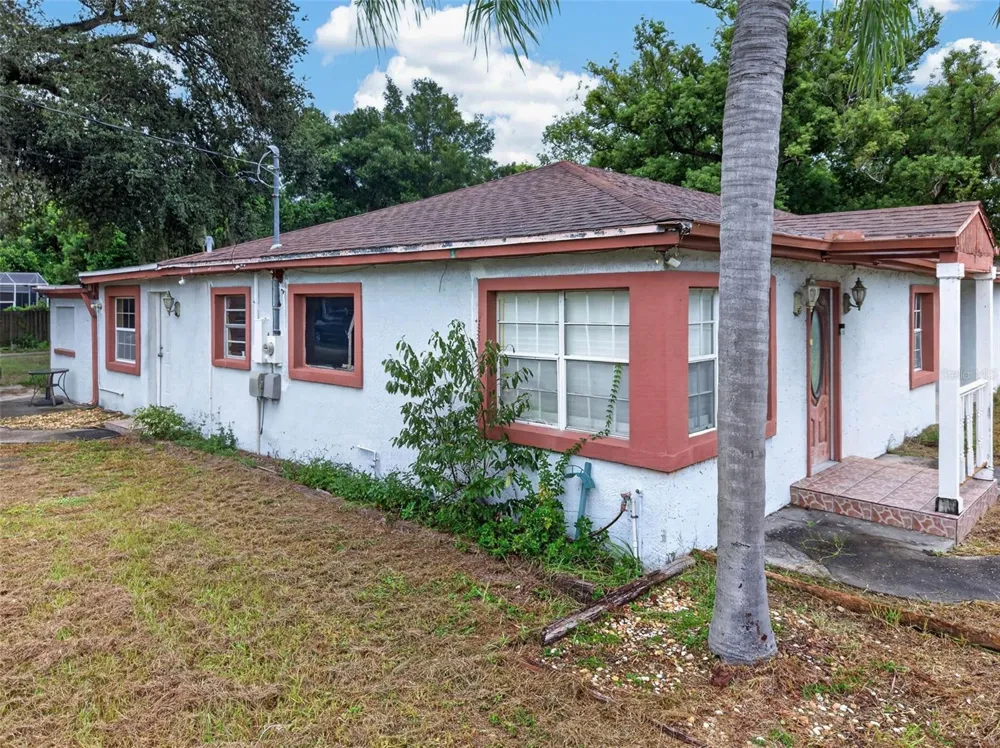 1302 E SLIGH AVENUE Tampa, FL 33604