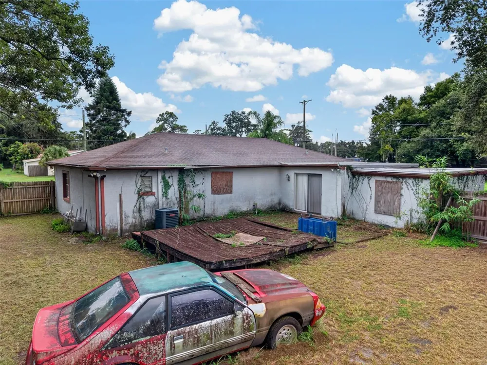 1302 E SLIGH AVENUE Tampa, FL 33604