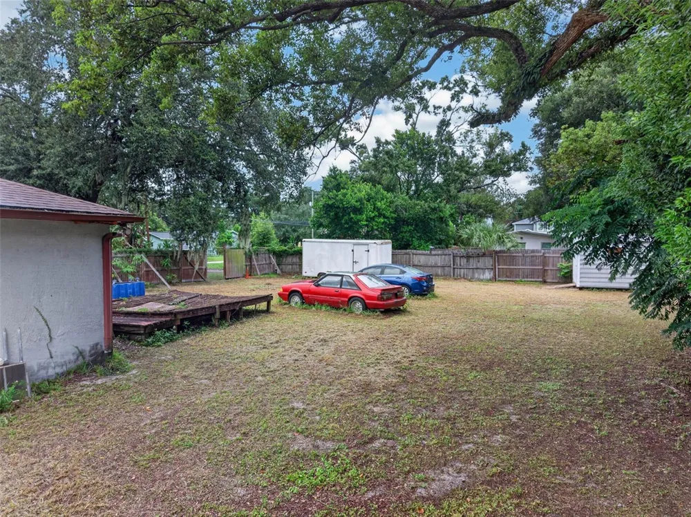 1302 E SLIGH AVENUE Tampa, FL 33604