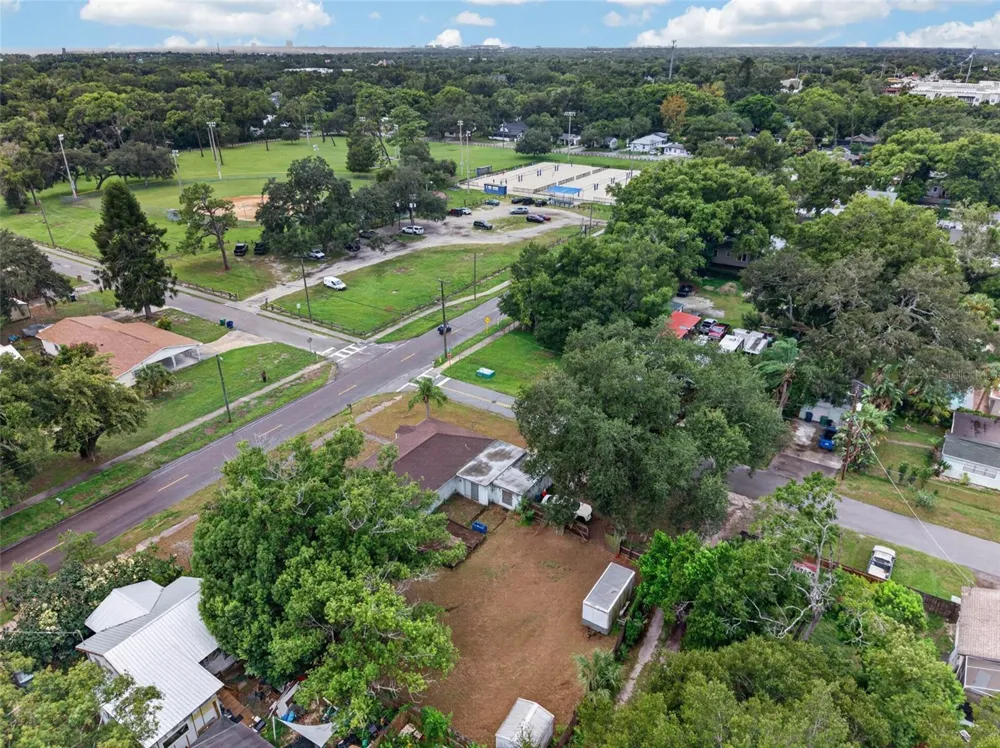 1302 E SLIGH AVENUE Tampa, FL 33604