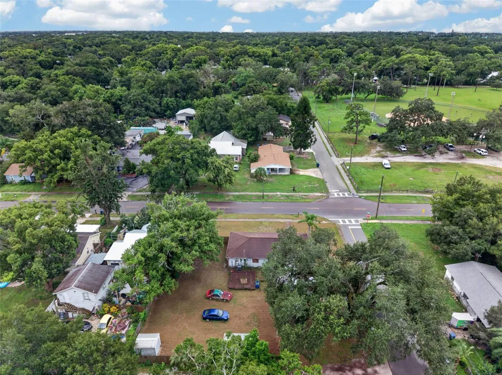 1302 E SLIGH AVENUE Tampa, FL 33604