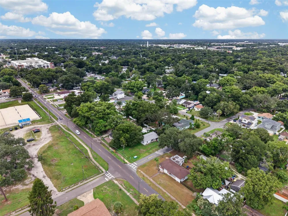 1302 E SLIGH AVENUE Tampa, FL 33604