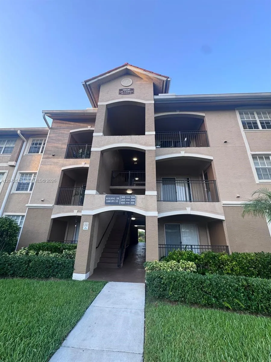 11600 SW 2nd St #18108 Pembroke Pines, FL 33025