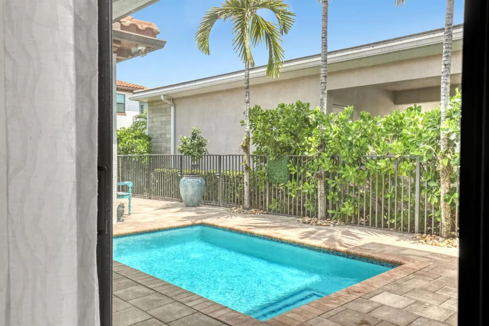 5065 Grandiflora Road Palm Beach Gardens, FL 33418
