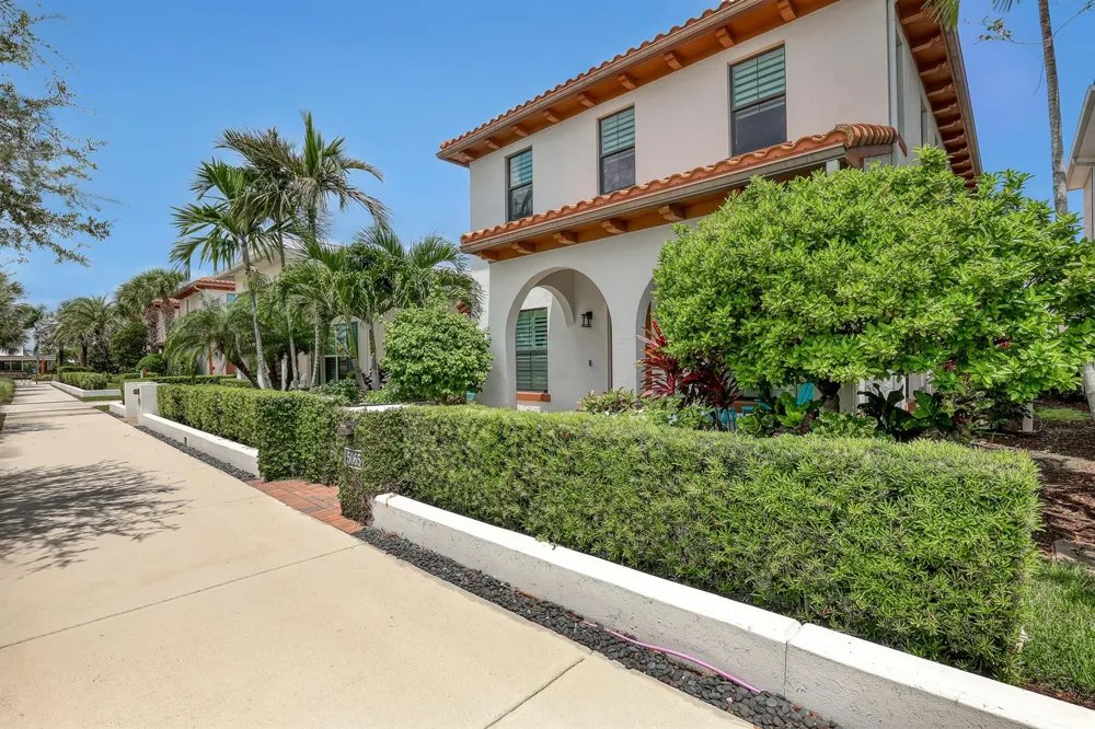 5065 Grandiflora Road Palm Beach Gardens, FL 33418