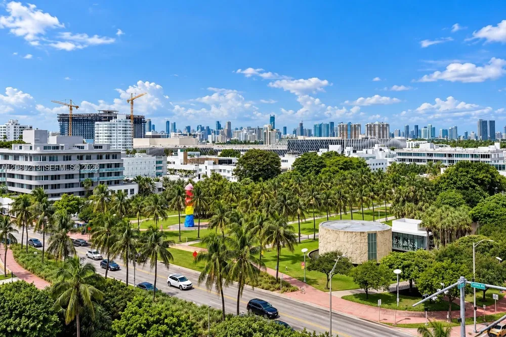 2201 Collins Ave #807 Miami Beach, FL 33139