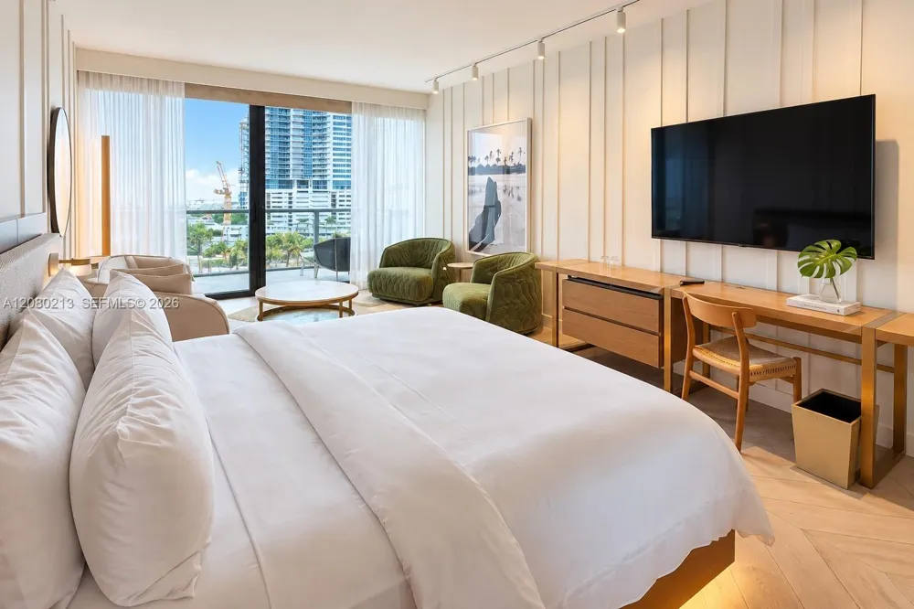 2201 Collins Ave #807 Miami Beach, FL 33139