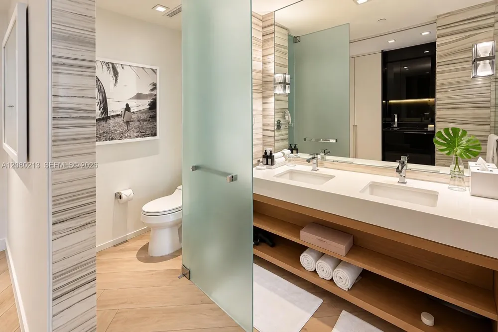 2201 Collins Ave #807 Miami Beach, FL 33139