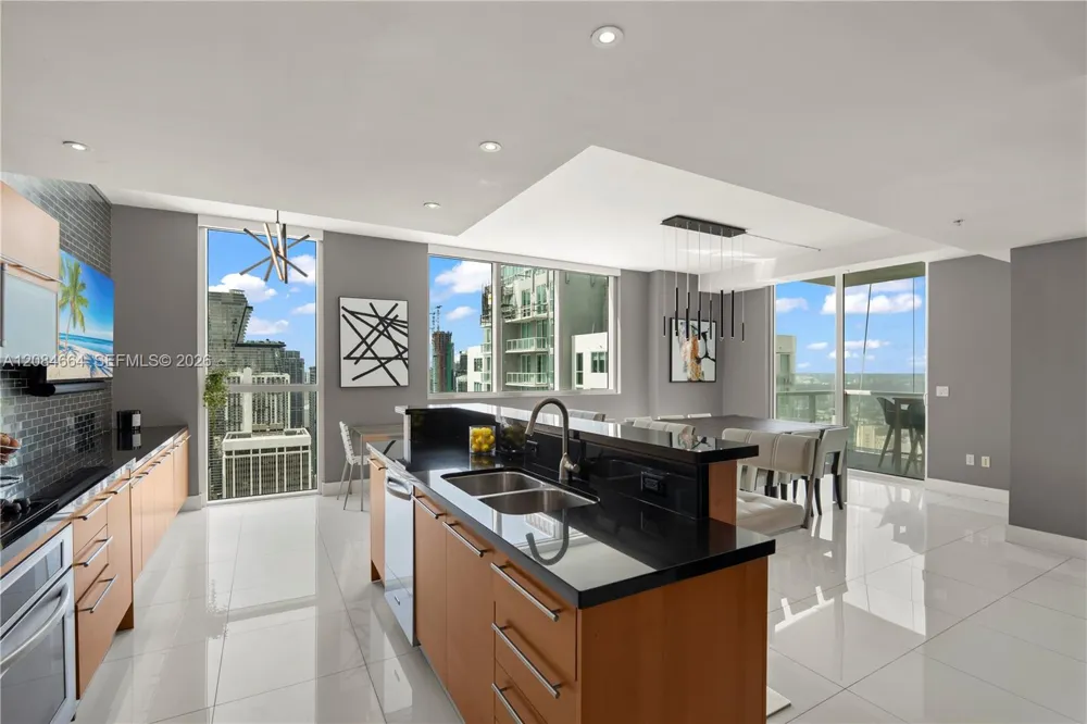 244 Biscayne Blvd #PH4908 Miami, FL 33132