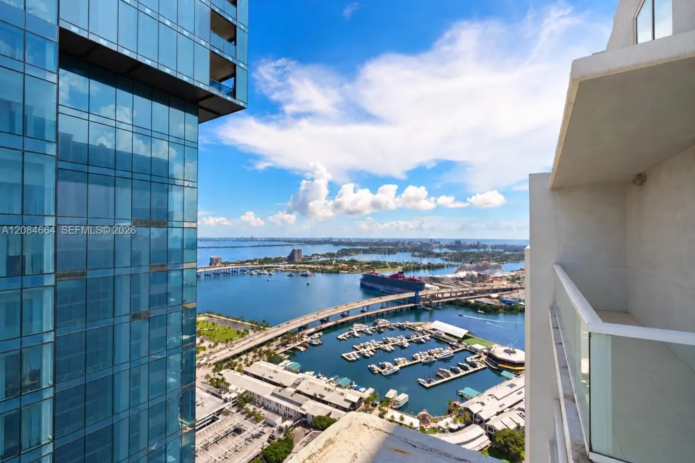 244 Biscayne Blvd #PH4908 Miami, FL 33132