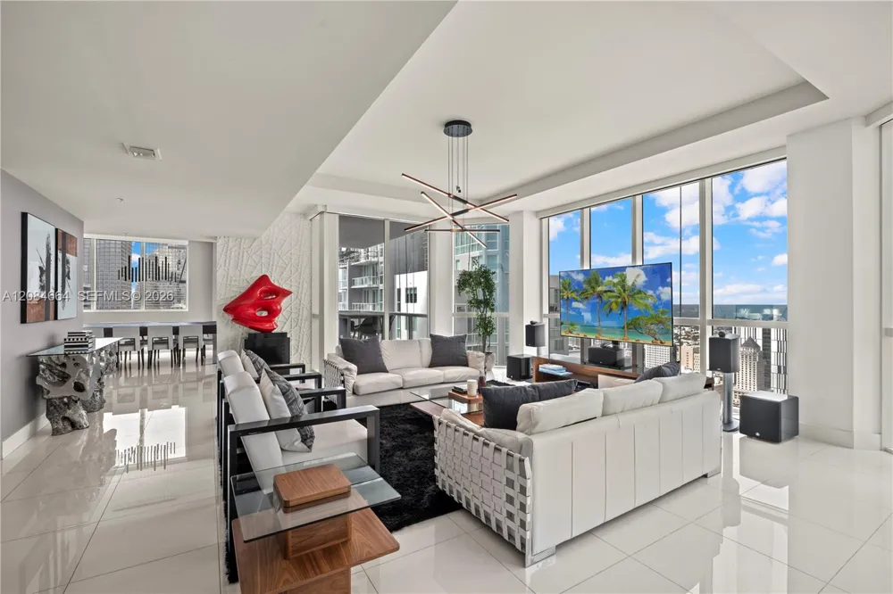 244 Biscayne Blvd #PH4908 Miami, FL 33132